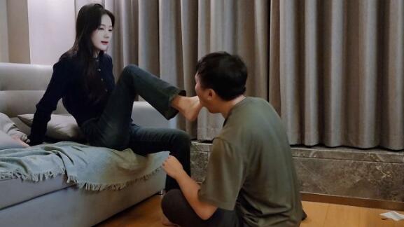 【李一桐】暴力深喉脚耳光虐舌